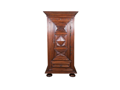 Шкафы и витрины