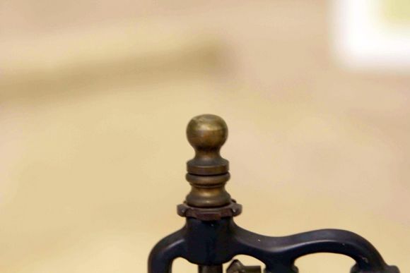 Очень интересная старинная кофемолка