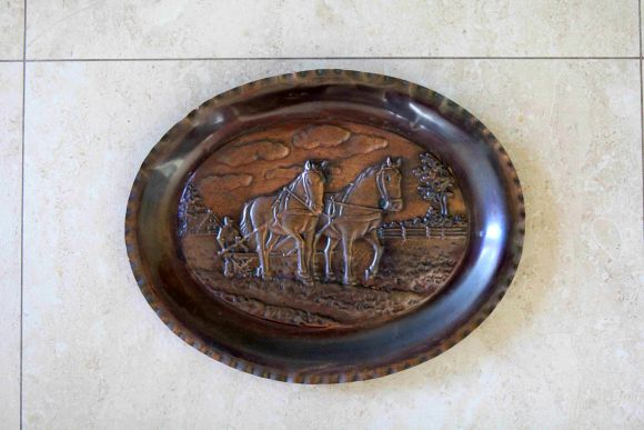 Овальное панно ЛОШАДКИ НА ПАШНЕ сельская тематика