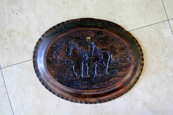 Овальное панно ЛОШАДКИ НА ПАШНЕ сельская тематика