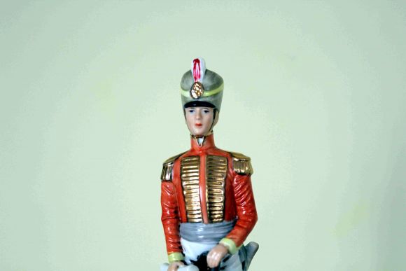 Антикварная статуэтка из фарфора Officier des Hussards. Германия
