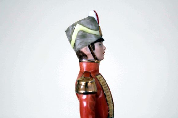 Антикварная статуэтка из фарфора Officier des Hussards. Германия
