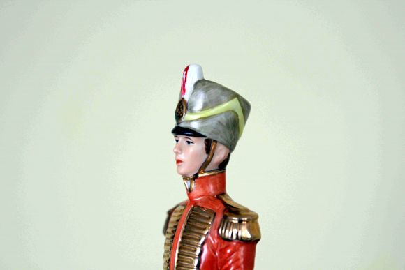 Антикварная статуэтка из фарфора Officier des Hussards. Германия