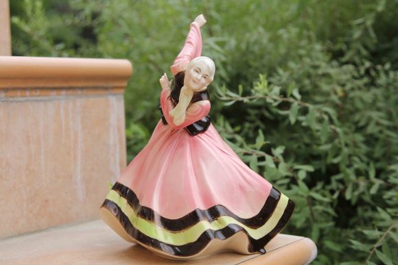 Немецкая танцовщица в национальной одежде