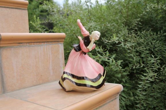 Немецкая танцовщица в национальной одежде