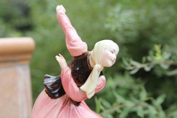 Немецкая танцовщица в национальной одежде