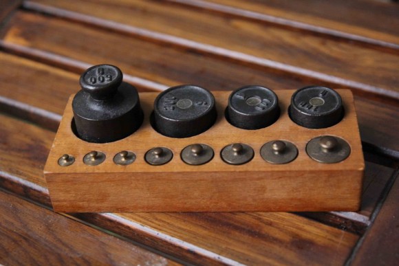 Набор гирек, с деревянной подставкой. Европа. Начало 20 века