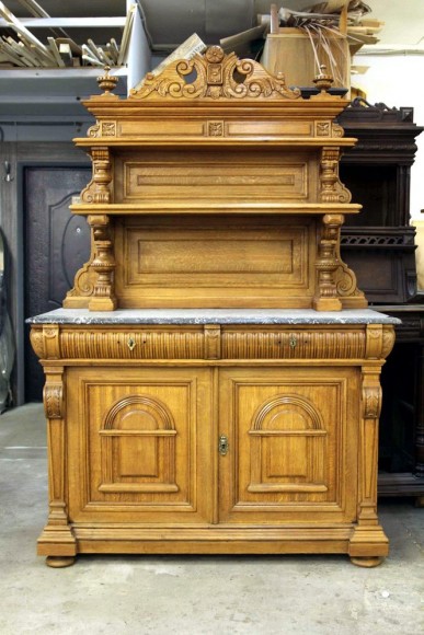 Невероятной красоты, старинный русский поставец. Россия. 19 век