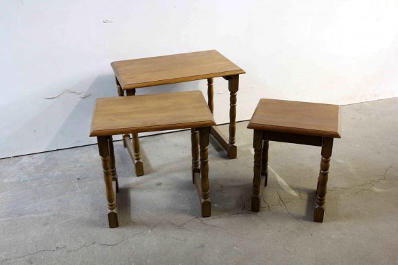 Комплект винтажных столов из дуба 