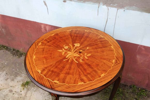 Винтажный кофейный столик с инкрустацией. Италия. 20 век.