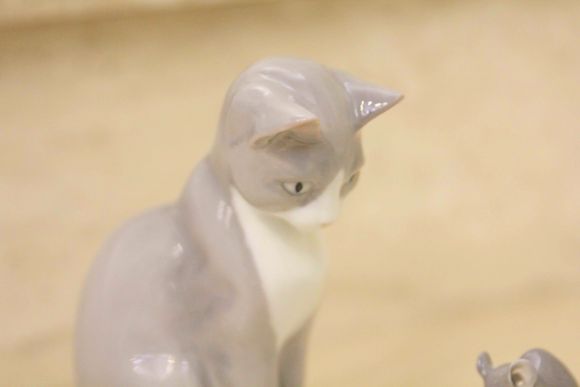 Редчайший фарфоровый дуэт: сидящая кошка и мышка на сахаре