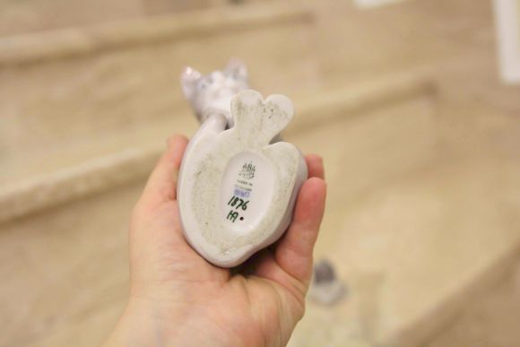 Редчайший фарфоровый дуэт: сидящая кошка и мышка на сахаре