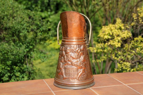 Полированный медный зольник. Сюжет "Азартная игра - карты".