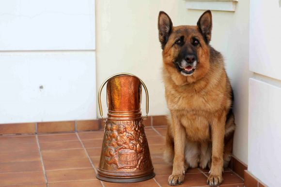 Полированный медный зольник. Сюжет "Азартная игра - карты".