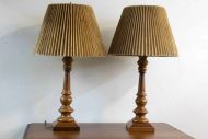 Пара настольных дубовых ламп