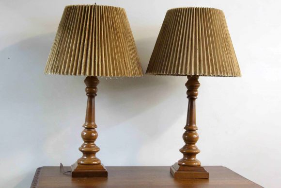Пара настольных дубовых ламп
