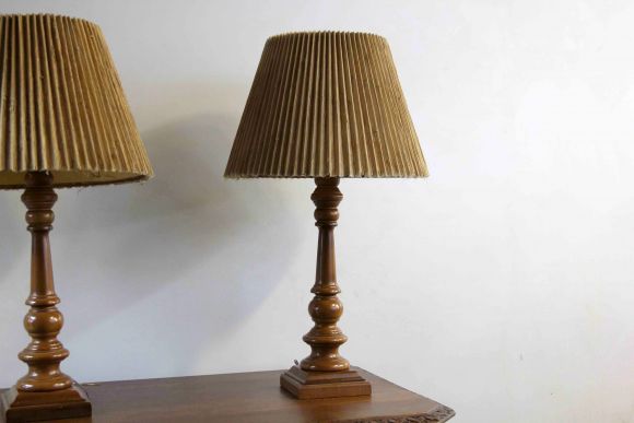 Пара настольных дубовых ламп