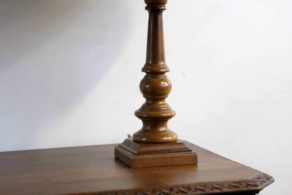 Пара настольных дубовых ламп