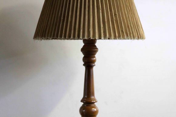 Пара настольных дубовых ламп