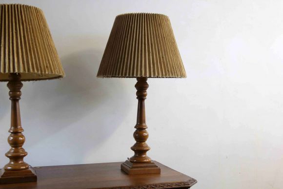 Пара настольных дубовых ламп