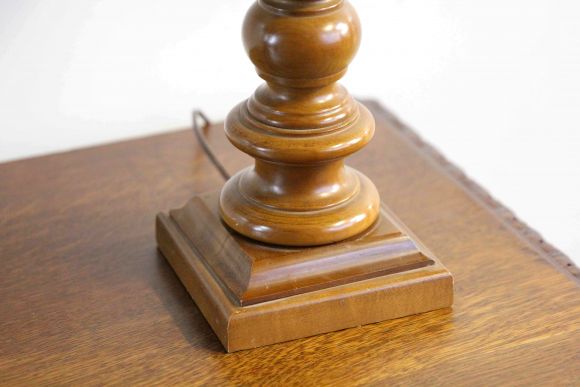 Пара настольных дубовых ламп