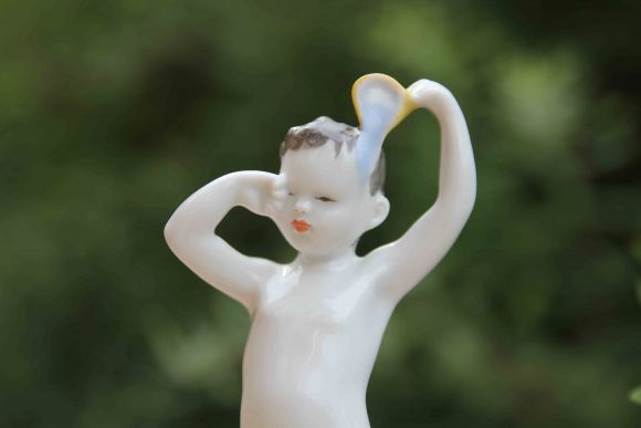 Статуэтка из серии счастлитливое детство Утро