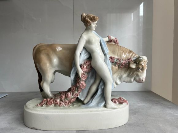 Антикварная фарфоровая композиция "Похищение Европы"