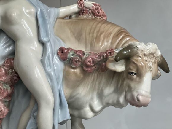 Антикварная фарфоровая композиция "Похищение Европы"