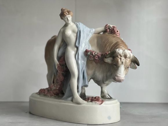 Антикварная фарфоровая композиция "Похищение Европы"