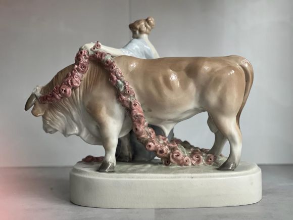 Антикварная фарфоровая композиция "Похищение Европы"