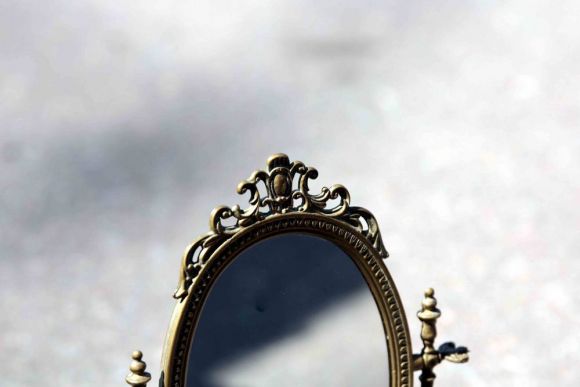 Антикварное настольное зеркало из боронзы