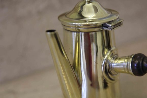 Изящный, миниатюрный латунный кофейник