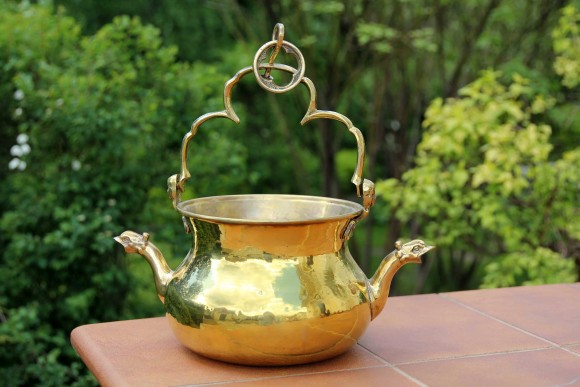 Старинный тяжёлый полированный двуносик из латуни