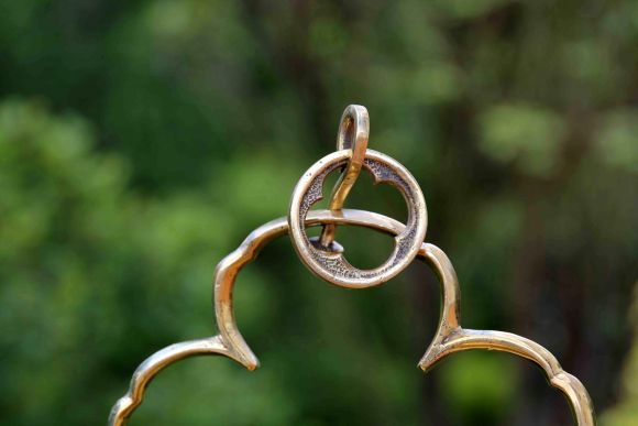 Старинный тяжёлый полированный двуносик из латуни