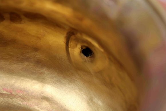 Старинный тяжёлый полированный двуносик из латуни