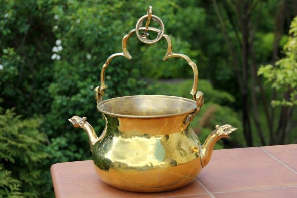 Старинный тяжёлый полированный двуносик из латуни