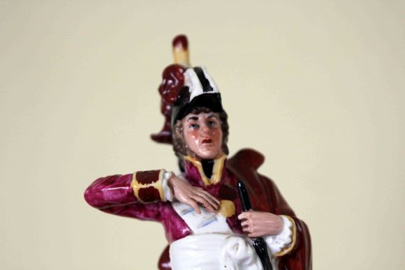 Антикварный Наполеоновский солдат из фарфора. Европа. Начало 20 века