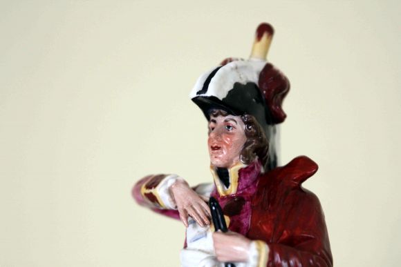 Антикварный Наполеоновский солдат из фарфора. Европа. Начало 20 века