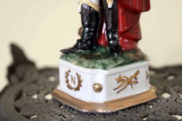 Антикварный Наполеоновский солдат из фарфора. Европа. Начало 20 века