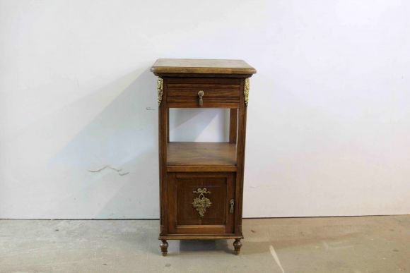 Прикроватная тумба с латунными накладками. Европа. Начало 20 века