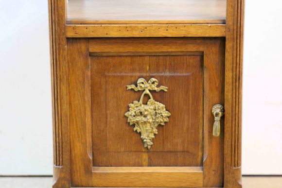 Прикроватная тумба с латунными накладками. Европа. Начало 20 века