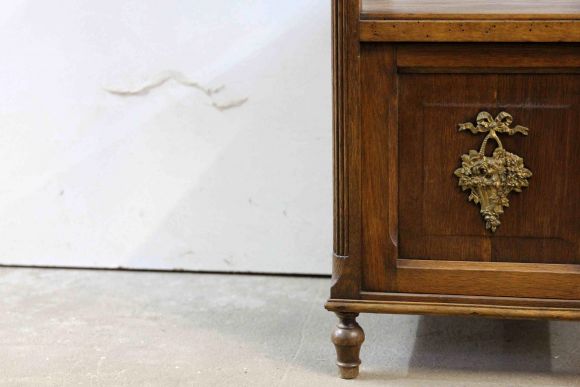 Прикроватная тумба с латунными накладками. Европа. Начало 20 века