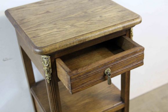 Прикроватная тумба с латунными накладками. Европа. Начало 20 века