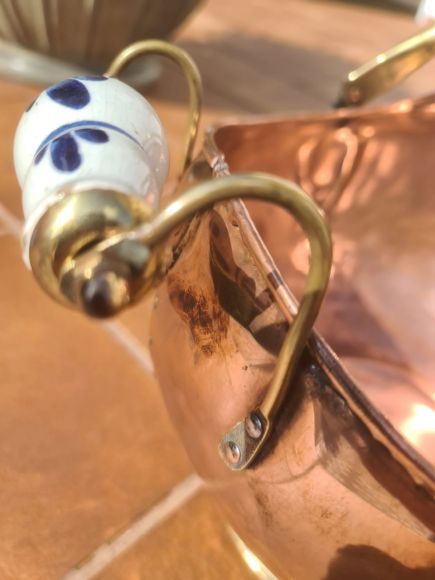 Старинный, отполированный зольник из меди. Европа. Начало 20 века.