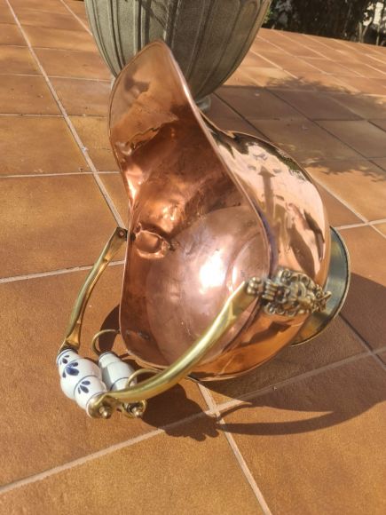 Старинный, отполированный зольник из меди. Европа. Начало 20 века.