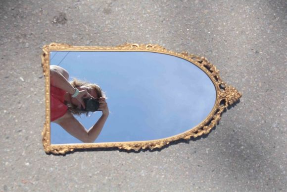 Старинное бельгийское настенное зеркало