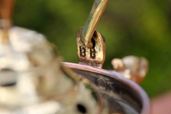 Старинный комбинированный двуносик с крышкой