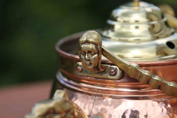 Старинный комбинированный двуносик с крышкой