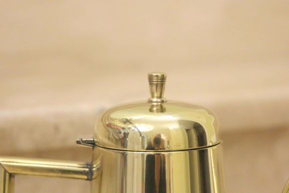 Старинный латунный кофейник