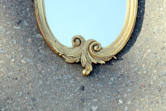 Старинное красивое настенное зеркало